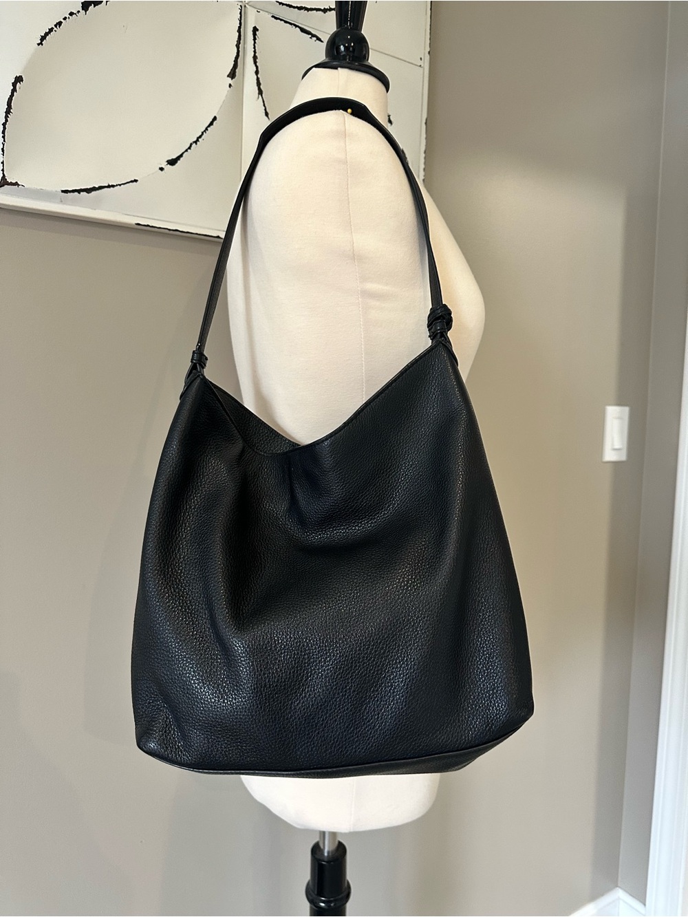 Authentic Tory Burch Black Pebbled Leather Shoulder Hobo with Tassel - Picture 2 of 10